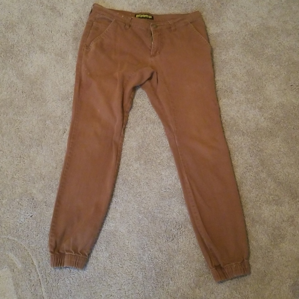 Crash, brown jogger Jean's